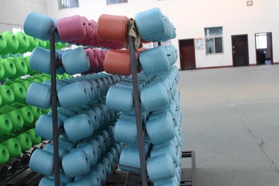 40s/2 Benang Polyester kekuatan tinggi dengan serat Yizheng dan lebih dari 1000 warna dapat dipilih