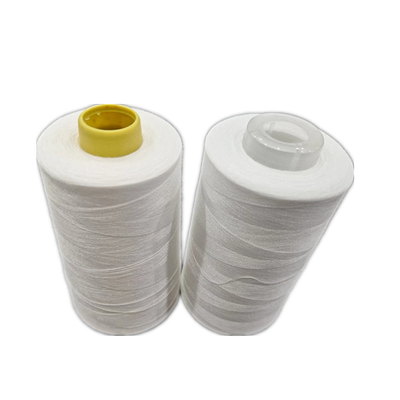 Raw White 100 Spun Polyester Sewing Thread 50 / 2 Kekuatan Tinggi AAA Grade