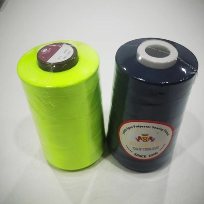 Cina Polyester Yarn 50/2 50/3 100% Polyester Spun Yarn untuk merajut